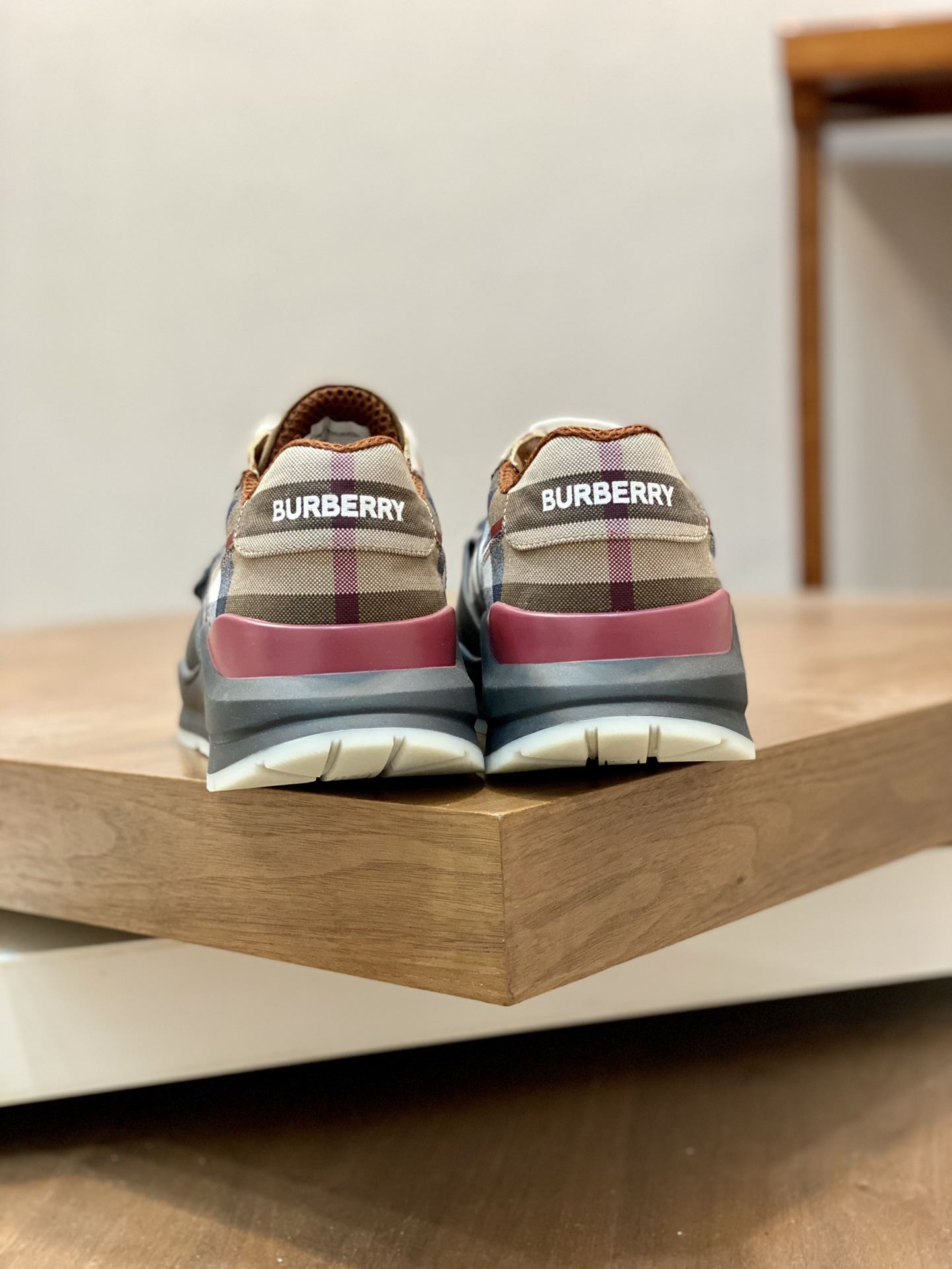 Burberry Low Shoes